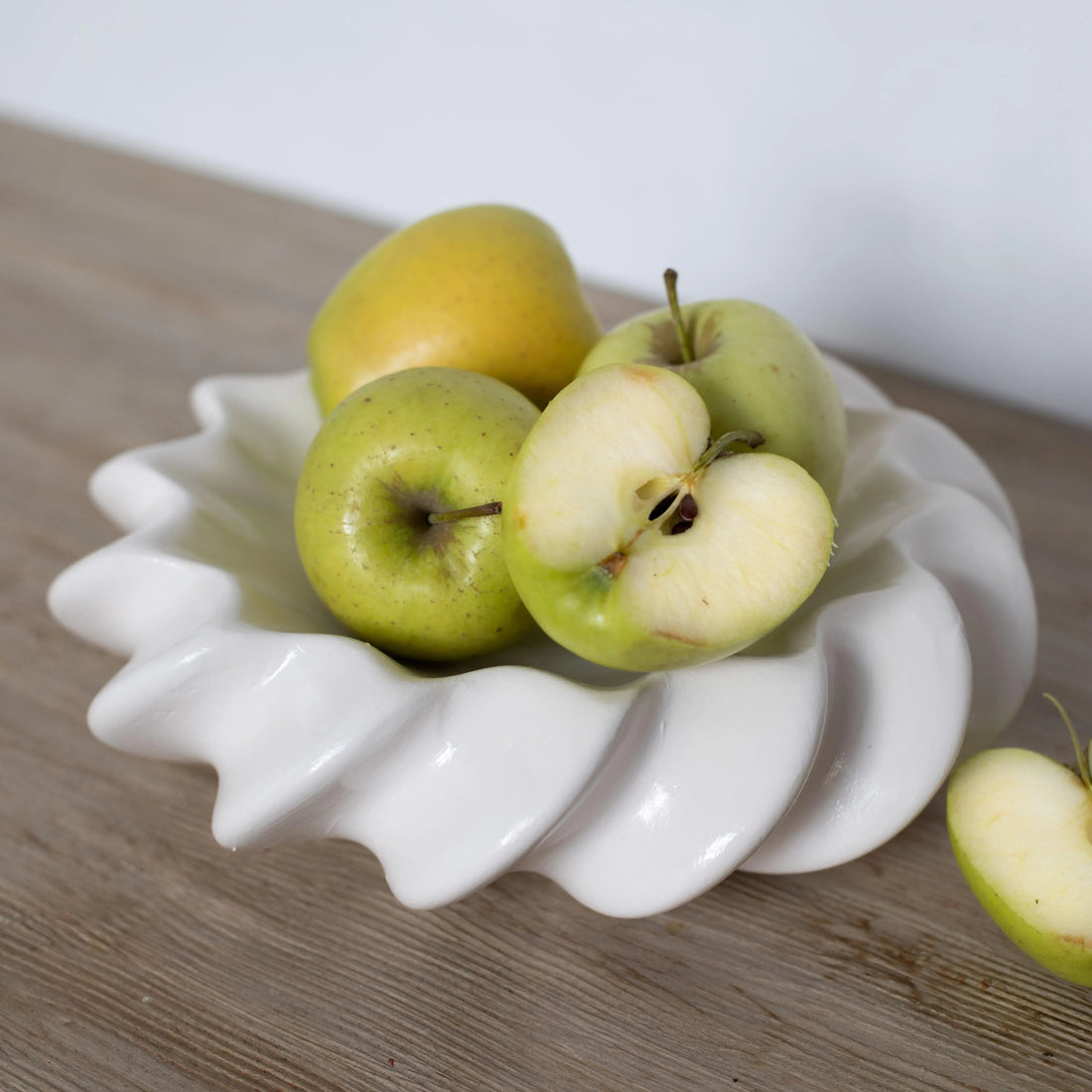 Moderna Collection Ceramic Lisa Plate – Handmade White Designer Decor (23 cm)