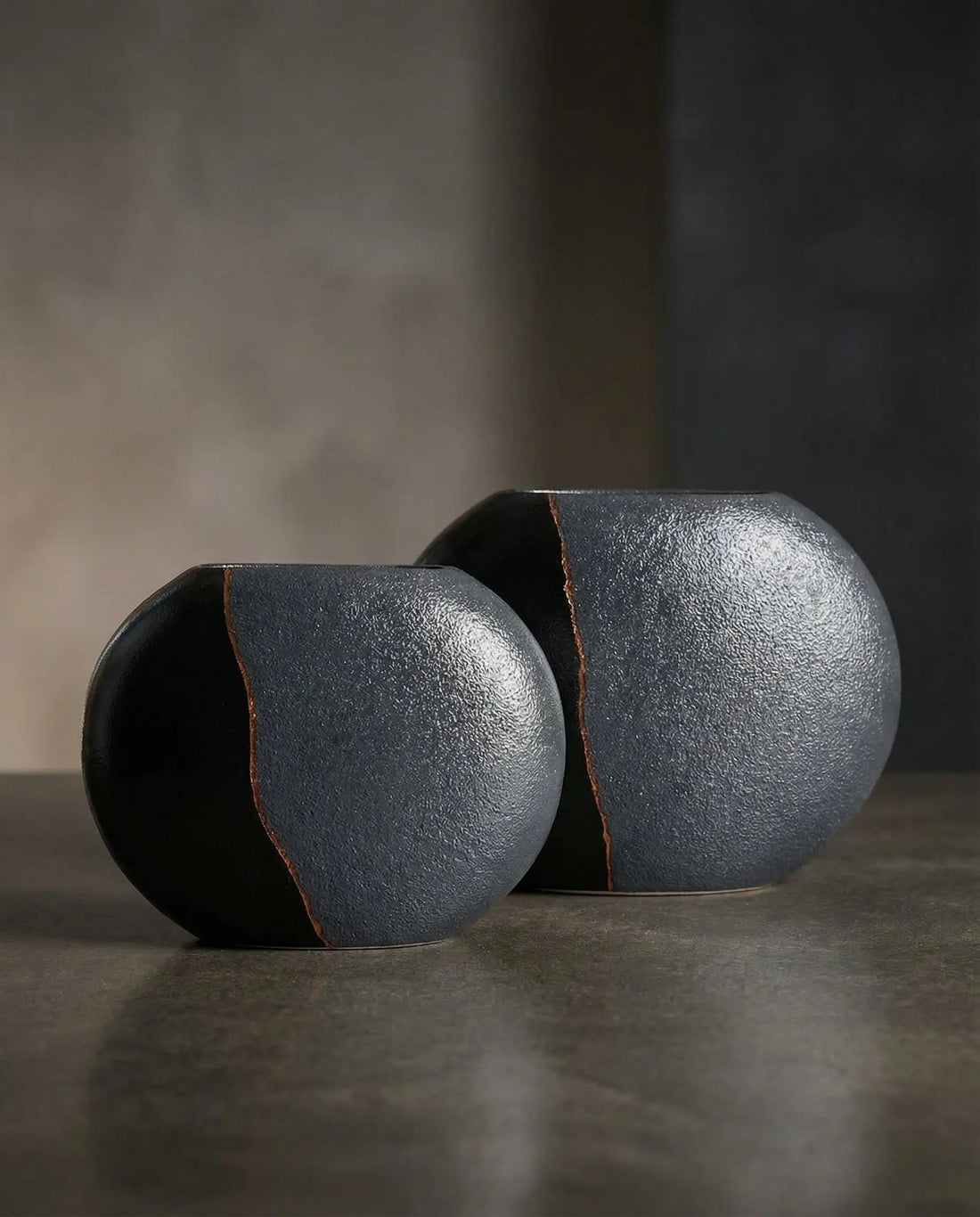 Bakirdan Flat Ceramic Vase Set (2-Piece) (30 cm) – Handmade Anthracite, Black & Copper Designer Decor